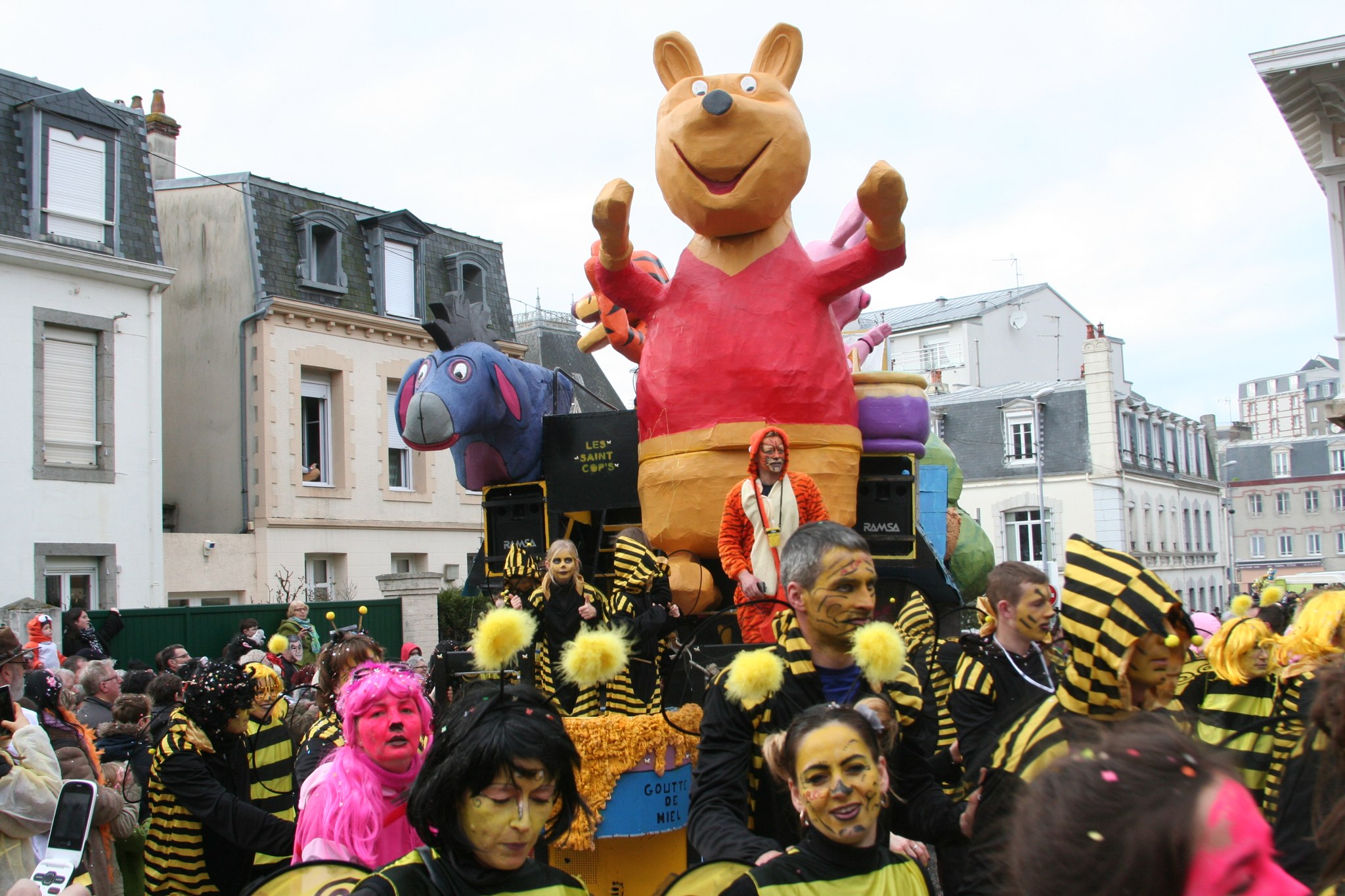 Les Saint-Cop's, char du carnaval de Granville